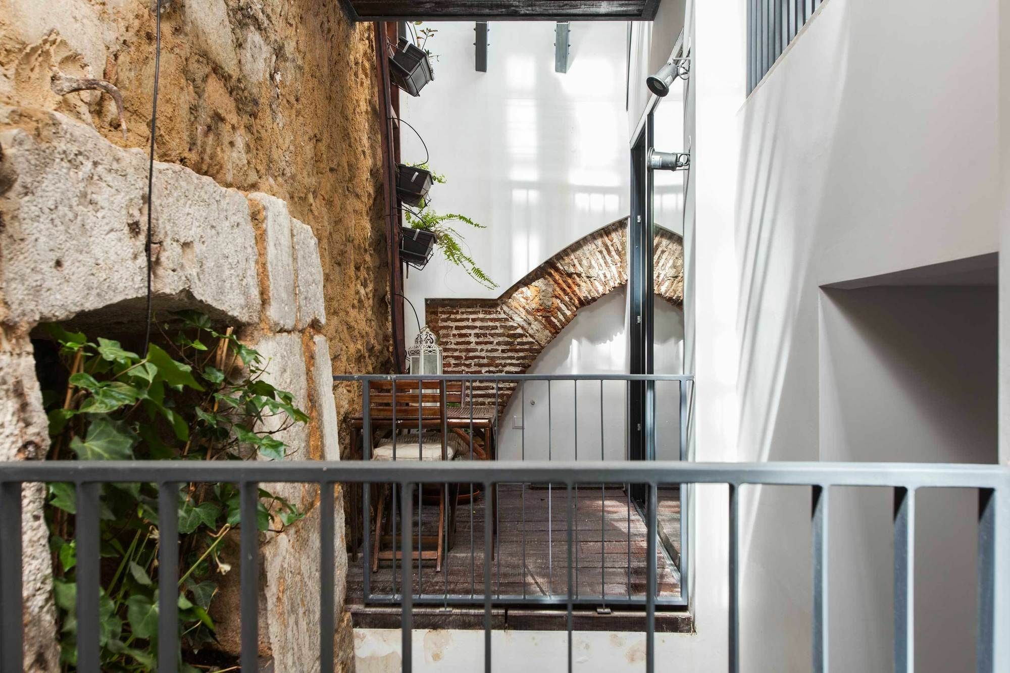 The Old Stables Chiado Apartments ลิสบอน ภายนอก รูปภาพ